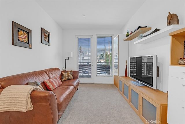 201 E Angeleno Avenue 326, Burbank, CA 91502