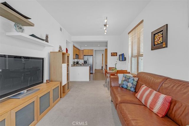 201 E Angeleno Avenue 326, Burbank, CA 91502