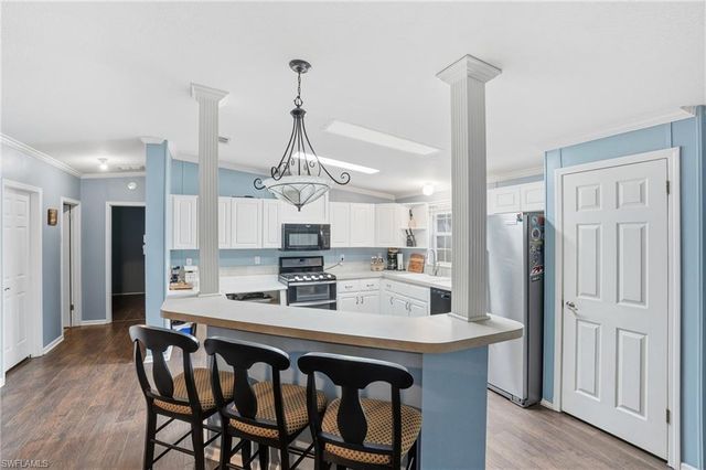 3361 2nd AVE NE, Naples, FL 34120