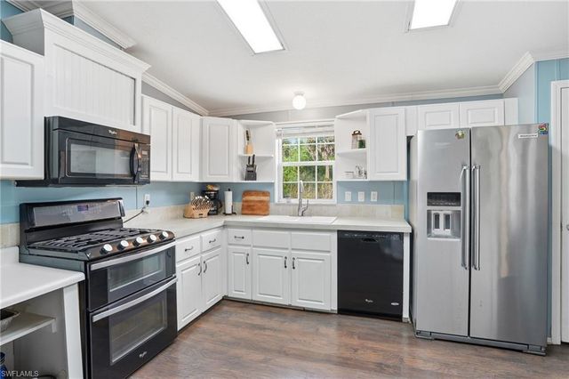 3361 2nd AVE NE, Naples, FL 34120