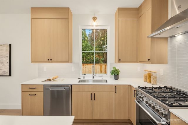 337 18th Avenue, Kirkland, WA 98033