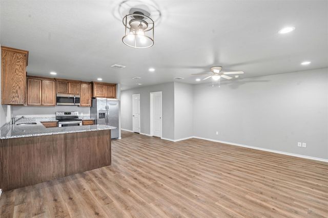 105 Abbey Park Court, Granbury, TX 76049