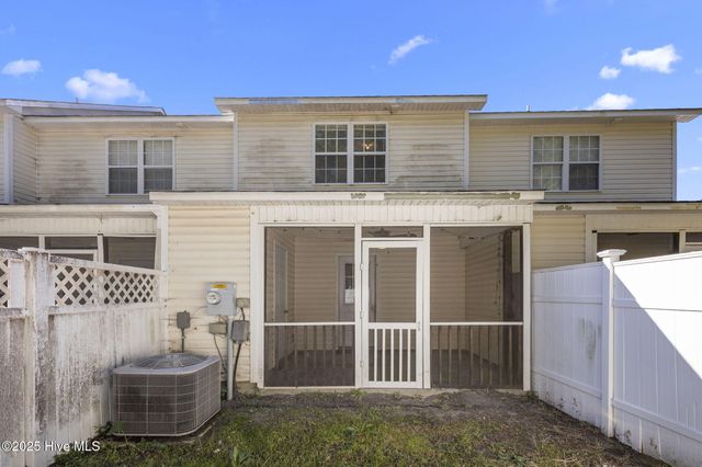 208 Springwood Drive, Jacksonville, NC 28546