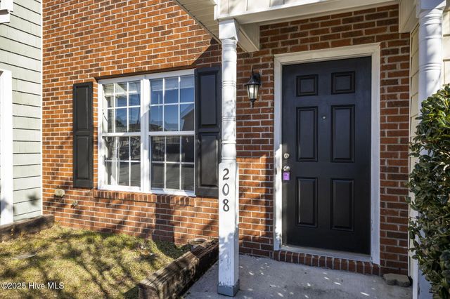 208 Springwood Drive, Jacksonville, NC 28546