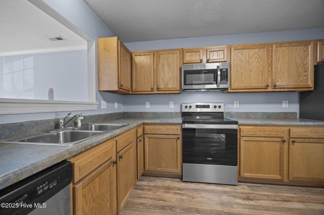 208 Springwood Drive, Jacksonville, NC 28546