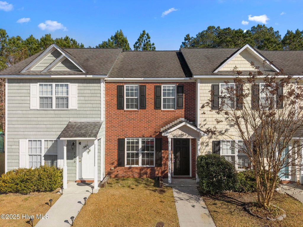 208 Springwood Drive, Jacksonville, NC 28546