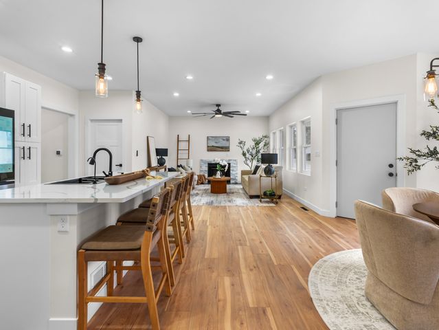 17 W Dearborn Street, Plano, IL 60545