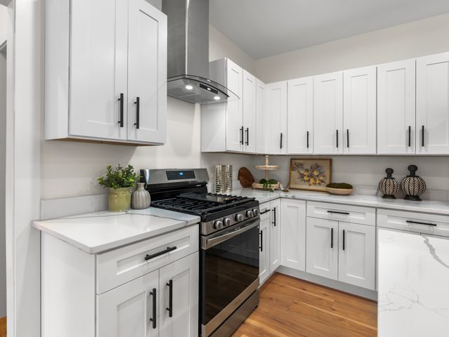 17 W Dearborn Street, Plano, IL 60545