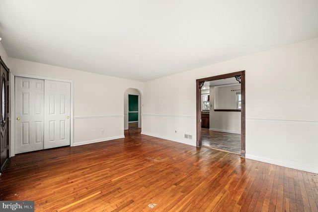 5946 CHICHESTER AVE, Aston, PA 19014