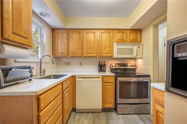 201 S Pelham Drive, Kettering, OH 45429