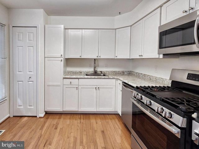 5840 WESTWATER CT, Centreville, VA 20121