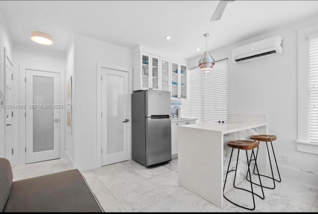 739 2nd Street 6, Miami Beach, FL 33139