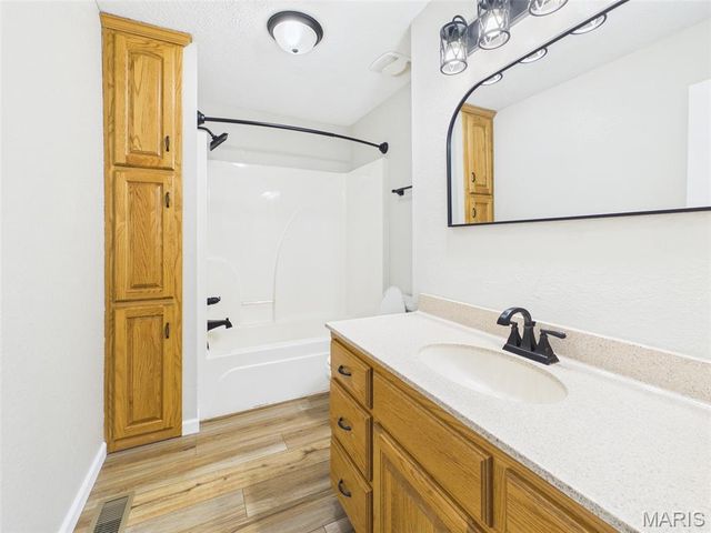 1117 Applelane Drive, Lebanon, MO 65536