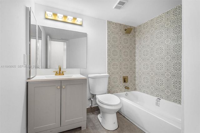 8721 Wiles Road 105, Coral Springs, FL 33067