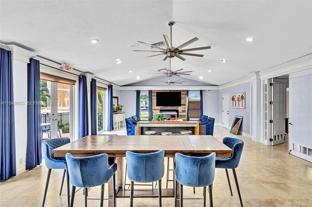 8721 Wiles Road 105, Coral Springs, FL 33067