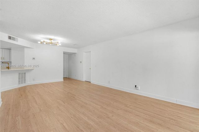 8721 Wiles Road 105, Coral Springs, FL 33067