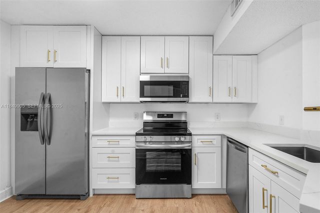 8721 Wiles Road 105, Coral Springs, FL 33067