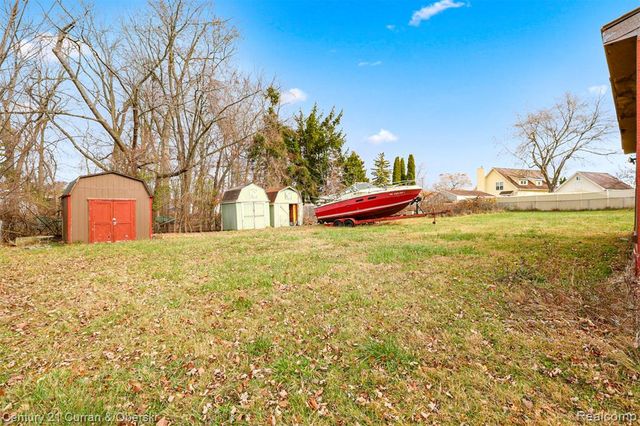 5094 Coshocton Drive, Waterford, MI 48327