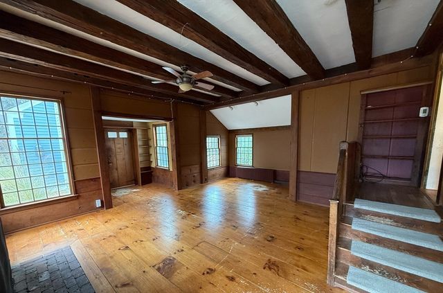 24 Graves St, Deerfield, MA 01373