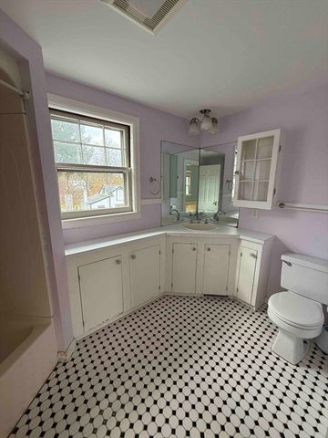 24 Graves St, Deerfield, MA 01373