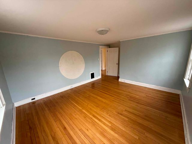 24 Graves St, Deerfield, MA 01373