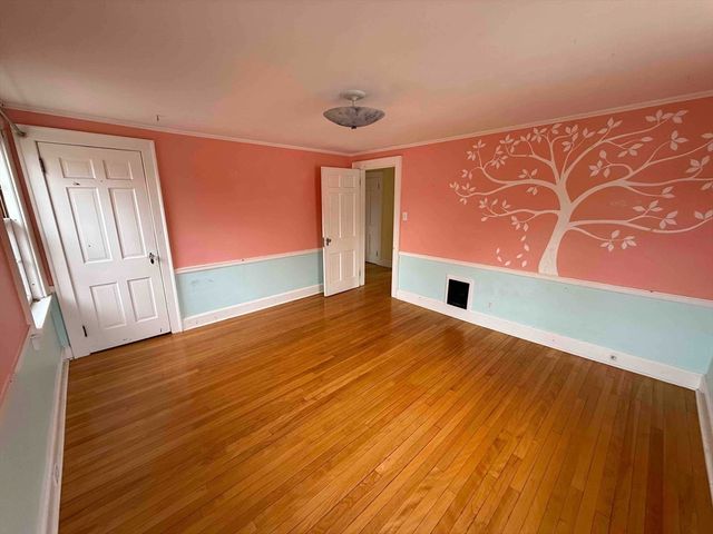 24 Graves St, Deerfield, MA 01373