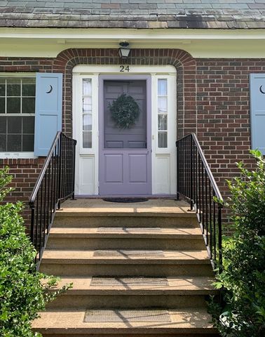 24 Graves St, Deerfield, MA 01373