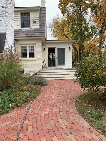 24 Graves St, Deerfield, MA 01373
