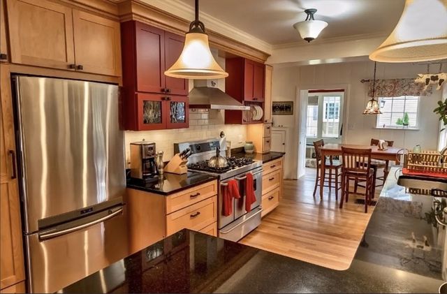 24 Graves St, Deerfield, MA 01373