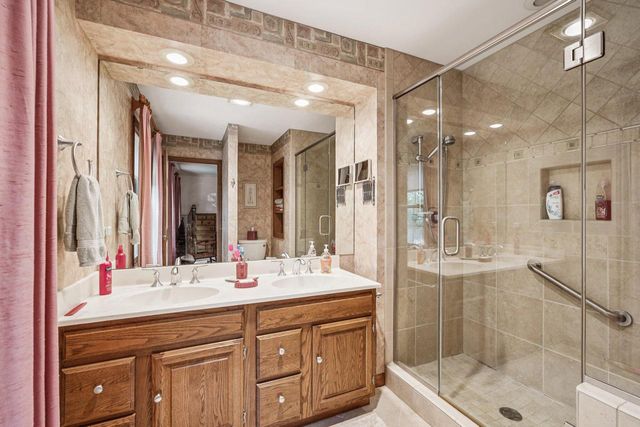 11415 N Lake Shore DRIVE, Mequon, WI 53092