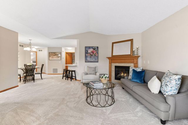 826 Roundhouse Street, Shakopee, MN 55379