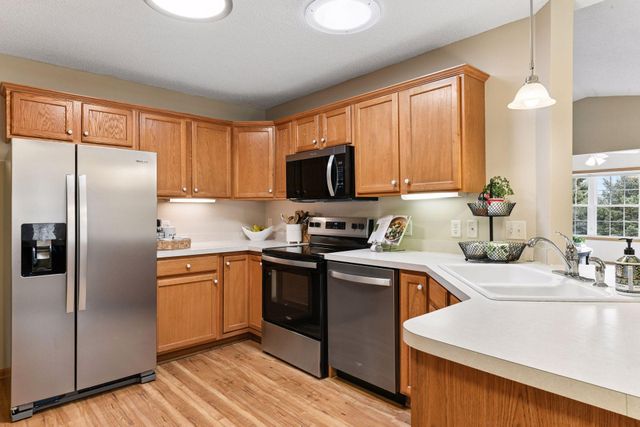 826 Roundhouse Street, Shakopee, MN 55379