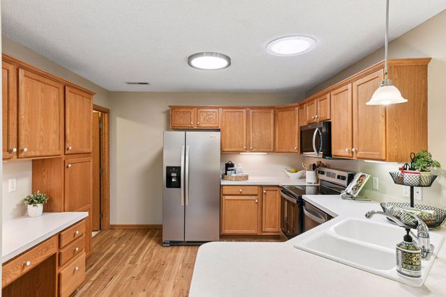 826 Roundhouse Street, Shakopee, MN 55379