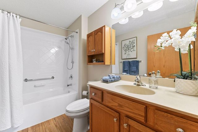 826 Roundhouse Street, Shakopee, MN 55379