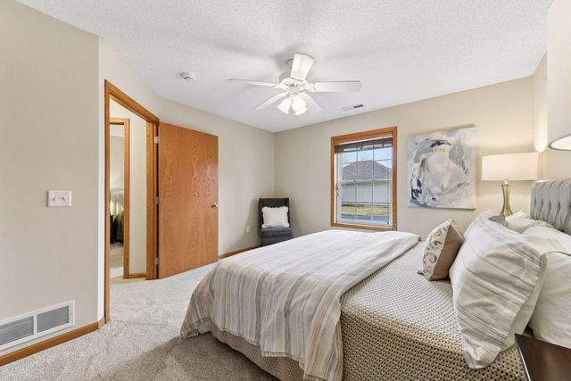 826 Roundhouse Street, Shakopee, MN 55379