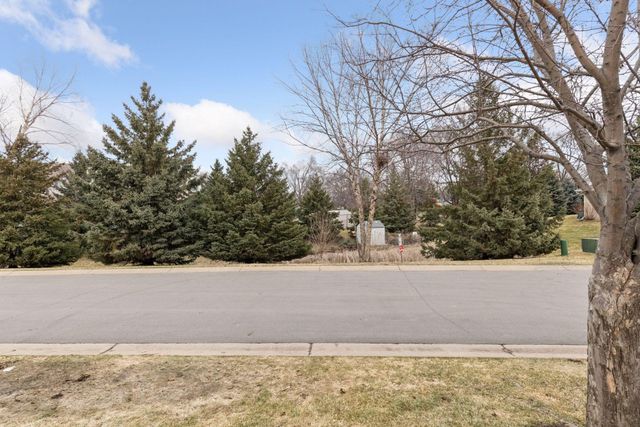 826 Roundhouse Street, Shakopee, MN 55379