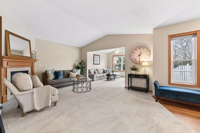 826 Roundhouse Street, Shakopee, MN 55379