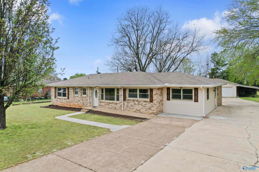 206 Suffield Street, Athens, AL 35611