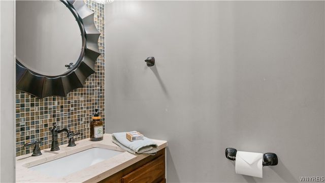 46 Brockmoore Drive, Amherst, NY 14051