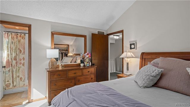 46 Brockmoore Drive, Amherst, NY 14051