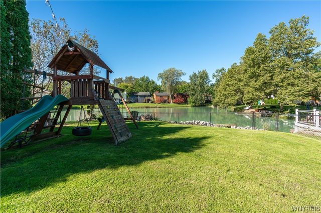 46 Brockmoore Drive, Amherst, NY 14051