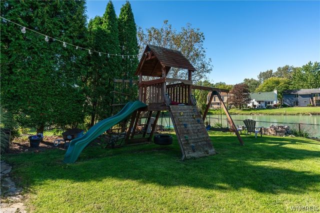 46 Brockmoore Drive, Amherst, NY 14051