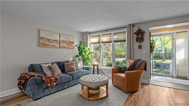 46 Brockmoore Drive, Amherst, NY 14051