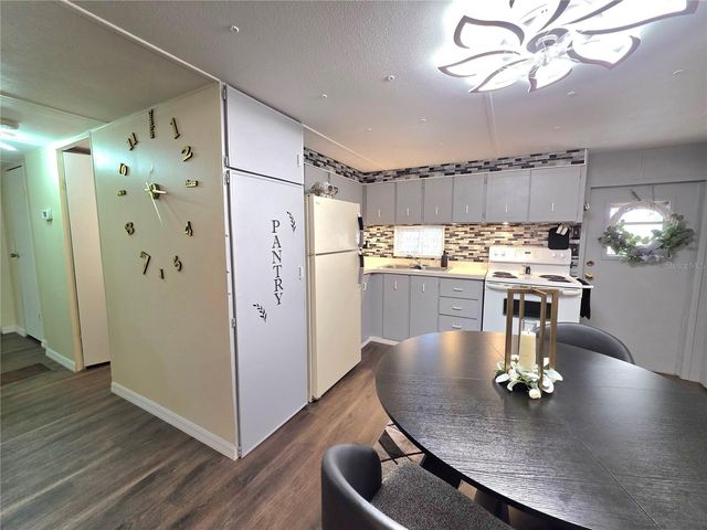 37135 SANDRA AVENUE, Zephyrhills, FL 33542