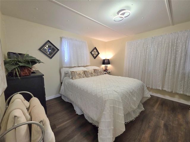 37135 SANDRA AVENUE, Zephyrhills, FL 33542