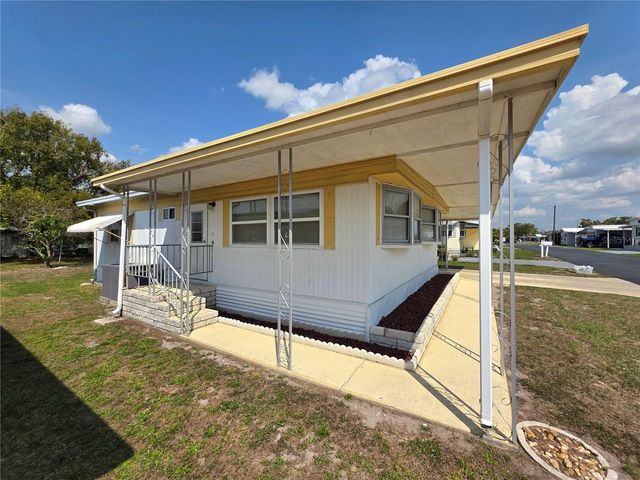 37135 SANDRA AVENUE, Zephyrhills, FL 33542