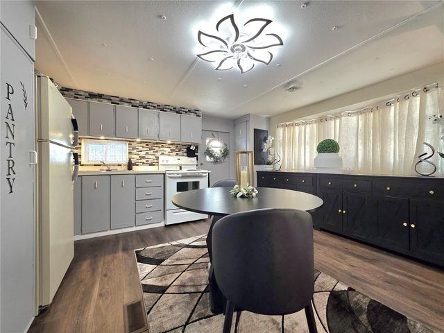 37135 SANDRA AVENUE, Zephyrhills, FL 33542