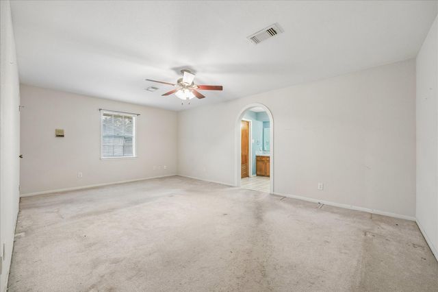 208 Briarwood Drive, Bellville, TX 77418