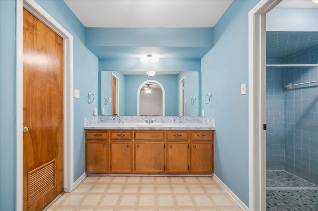 208 Briarwood Drive, Bellville, TX 77418