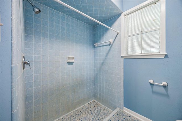 208 Briarwood Drive, Bellville, TX 77418